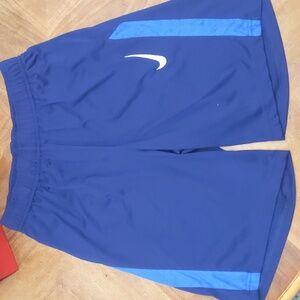Nike boys large shorts